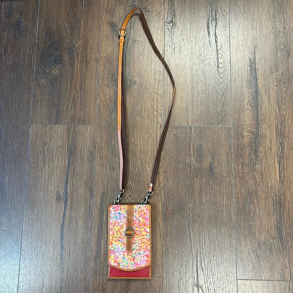 Vaan & Co crossbody wallet